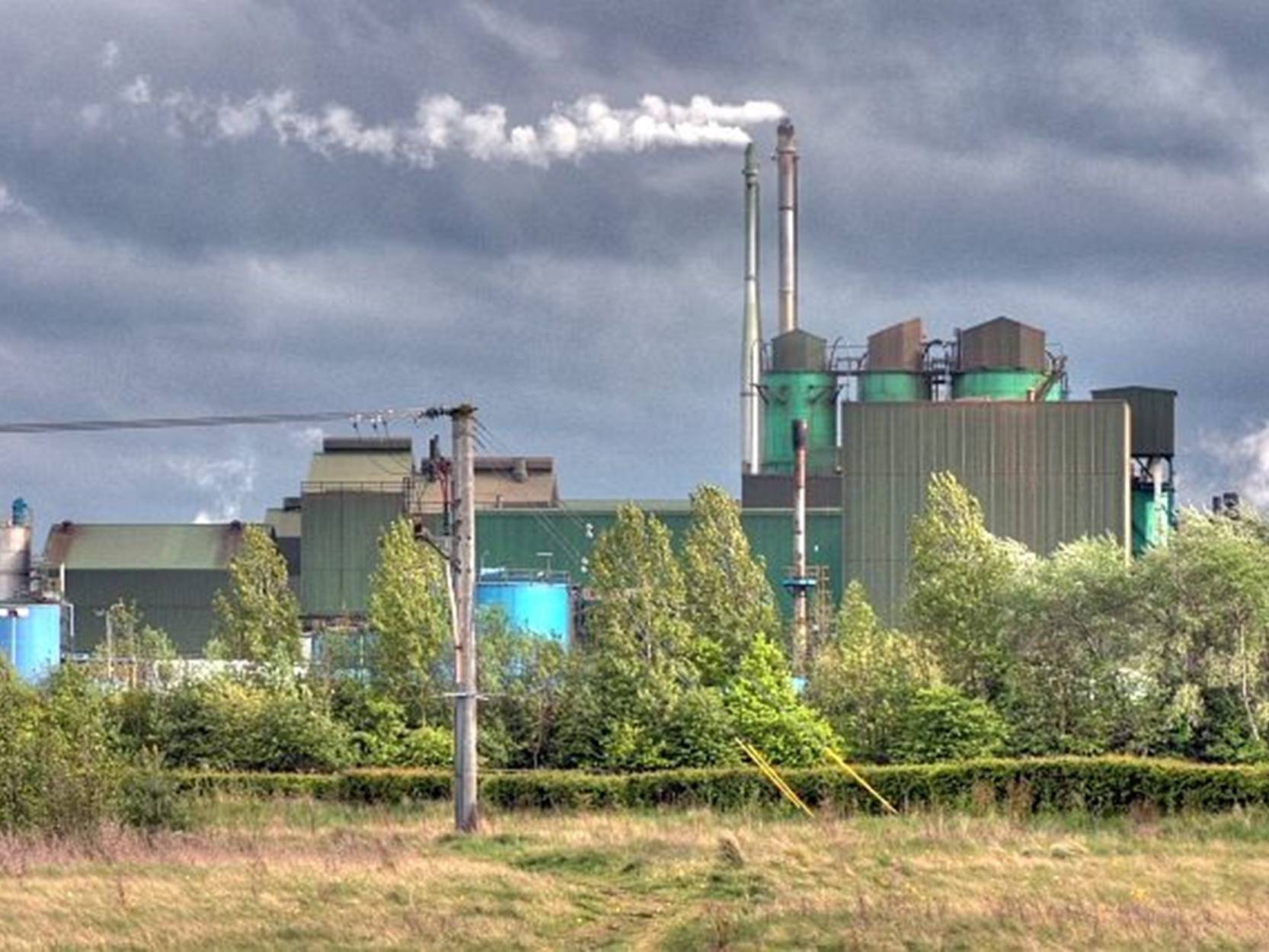 Image of large industrial chemical plant